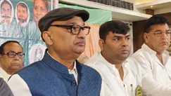 Bihar politics - पशुपति पारस  छोटे-मोटे नेता, ऐसे लोगों की बात करना बेकार है, पूर्व केंद्रीय मंत्री पर तेजस्वी के करीबी सुनील सिंह ने दिया बड़ा बयान