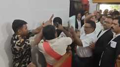 Buxar News : बक्सर में अधिवक्ताओं ने कोर्ट में घुसकर की मारपीट, एसडीएम से झड़प, गार्ड से की हाथापाई   