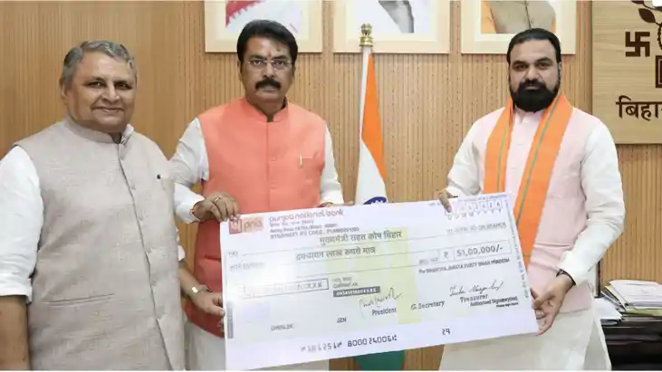 बाढ़ पीड़ितों की मदद के लिए आगे आई भाजपा: मुख्यमंत्री राहत क