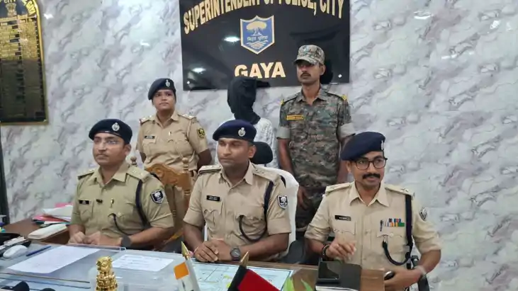 हथियार तस्करों के खिलाफ पुलिस की बड़ी कार्रवाई: , देसी पिस्ट