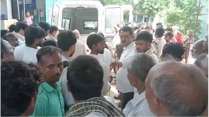 कैमूर में भीषण सड़क हादसा: दो बाइकों की टक्कर के बाद पानी से