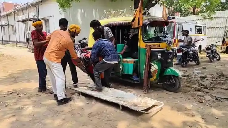 Bihar Road Accident : आरा में भीषण सड़क हादसा, ट्रक और एम्बु