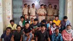 Bihar Crime : थाने की नाक के नीचे चल रहा था 'हाईटेक' जुआ का अड्डा, छापेमारी कर पुलिस ने मास्टरमाइंड समेत 19 जुआरियों को किया गिरफ्तार