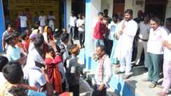 Patna News : पटना में विधायक के नेतृत्व में ग्रामीणों ने किया प्रदर्शन, पंचायत भवन गलत जगह पर बनाने का किया विरोध 