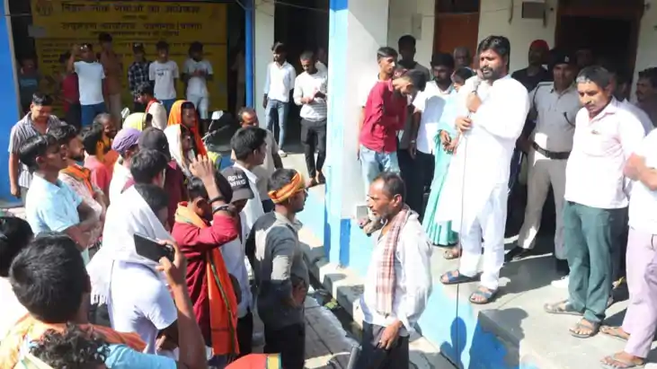 Patna News : पटना में विधायक के नेतृत्व में ग्रामीणों ने किय