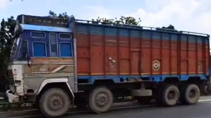 Bihar Road Accident : भागलपुर में अनियंत्रित ट्रक की चपेट मे