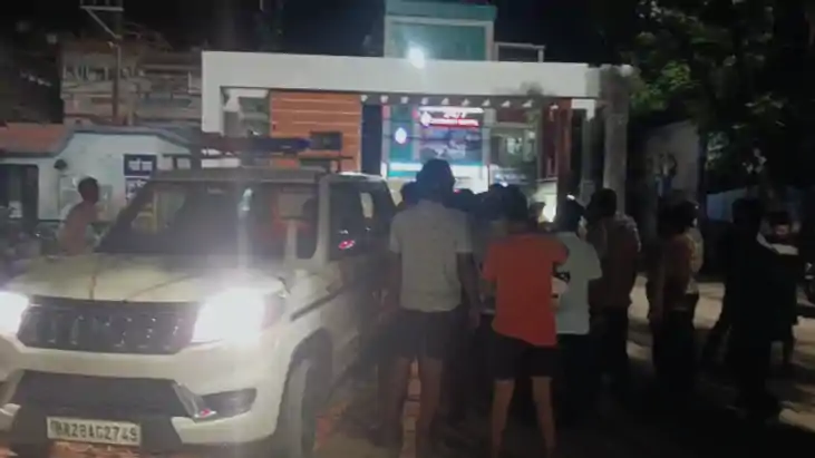 Bihar Crime News : गोपालगंज में बेख़ौफ़ बदमाशों ने की युवक की 