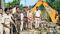 Bihar News : हत्याकांड के फरार आरोपी के घर पर मुजफ्फरपुर पुलिस का चला बुलडोजर, कुर्की-जब्ती की हुई कार्रवाई