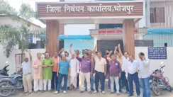 पेपरलेस रजिस्ट्री के विरोध में दस्तावेज नवीस संघ और स्टाम्प वेंडर्स की हड़ताल, रजिस्ट्री कार्यालय में पसरा सन्नाटा
