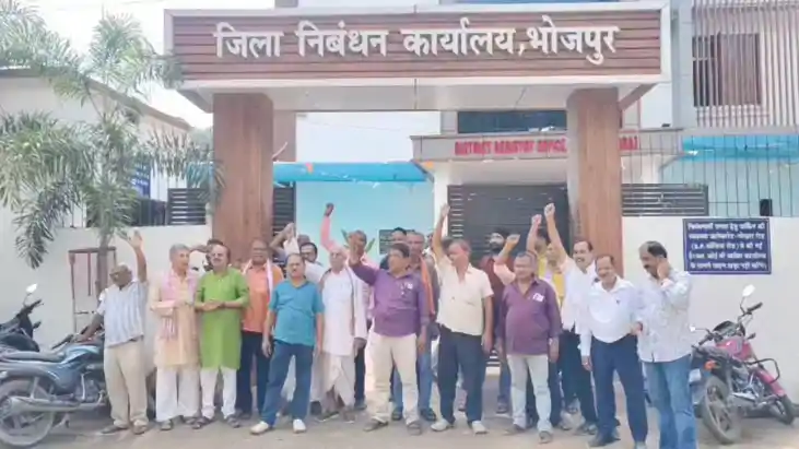 पेपरलेस रजिस्ट्री के विरोध में दस्तावेज नवीस संघ और स्टाम्प 