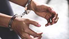 गिरफ्तार 