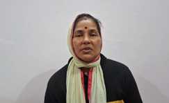 न्याय के लिए दर-दर भटक रही 'फौजी की पत्नी', पुलिस पर कपड़े फाड़ने और पिटाई का आरोप; 3 साल से काट रही चक्कर