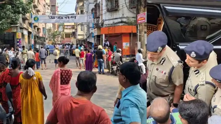 कोलकाता में मचा हड़कंप एक ही घर में नाबालिग लड़की समेत 3 महिल