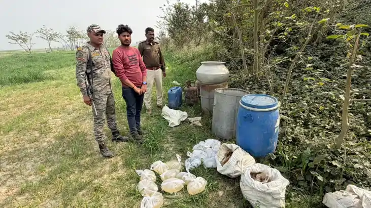Bihar News : मुजफ्फरपुर में 'मिनी शराब फैक्ट्री' का पुलिस ने
