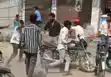 दिनदहाड़े गुंडागर्दी : युवक की बेरहमी से पिटाई, रंगदारी का विरोध करने पर दर्जनों बदमाशों ने घेरा, वीडियो वायरल
