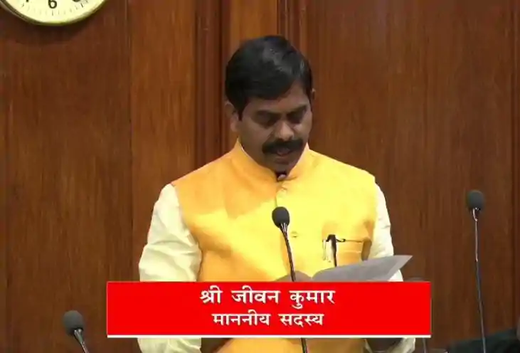 MLC जीवन कुमार का कड़ा रुख : विभागीय गलतियों की सजा 641 स्कूल