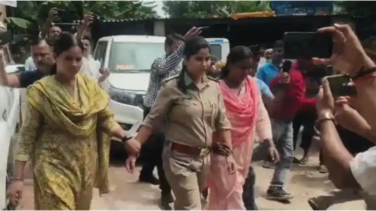 Nigrani Arrested SI : निगरानी की टीम ने घुसखोर महिला दारोगा Nigrani Arrested SI : निगरानी की टीम ने घुसखोर महिला दारोगा