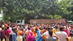 Bihar Accident News : बक्सर में तेज रफ़्तार का कहर, चाय दुकान में घुसा अनियंत्रित ट्रक, युवक की हुई मौत, महिला गंभीर रूप से हुई जख्मी 