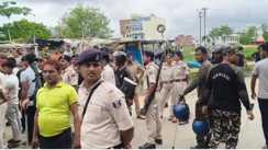 Bihar News : मवेशी तस्कर समझकर युवक को दबंगों ने बेरहमी से पीटा, आक्रोशित लोगों ने किया सड़क जाम, छावनी में तब्दील हुआ इलाका  