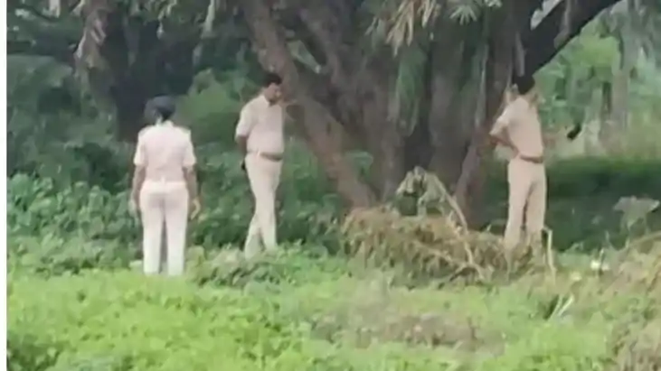 Girl found in bushes Gaya