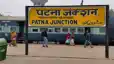 Bihar News : इंस्टाग्राम फ्रेंड के बुलावे पर तीनों किशोरियां पश्चिम बंगाल से पहुंची पटना, जीआरपी ने पकड़ा, परिजनों के किया हवाले 