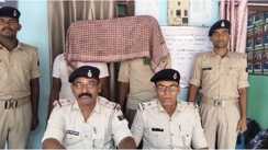 Bihar News : कटिहार में सिपाही भर्ती परीक्षा में सेटिंग कराने वाले गिरोह का पुलिस ने किया भंडाफोड़, दो शातिर को किया गिरफ्तार, ब्लैंक चेक और कारतूस किया बरामद