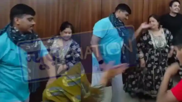 मुसाफिर हूँ यारो के बाद अब मस्ती में झूमते हुए Viral हुए पटन मुसाफिर हूँ यारो के बाद अब मस्ती में झूमते हुए Viral हुए पटन