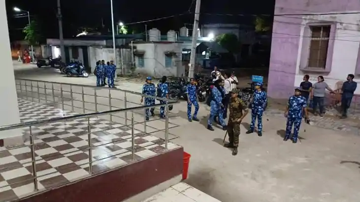 Bihar News : शराब तस्करी के आरोप में गिरफ्तार युवक की पुलिस Bihar News : शराब तस्करी के आरोप में गिरफ्तार युवक की पुलिस