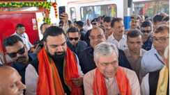 MLC सचिदानंद राय ने छपरा-पटना के बीच डेली पैसेंजर ट्रेन चलाने की उठाई मांग, रेल मंत्री अश्विनी वैष्णव को सौंपा पत्र