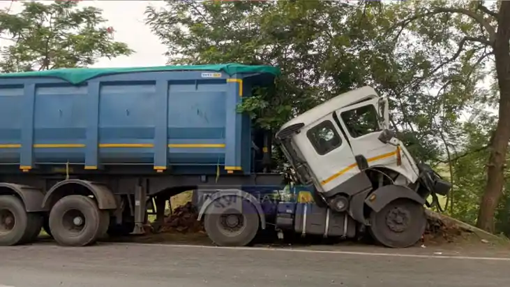 Gas Truck Crash Triggers Cylinder Loot on Bhagalpur Road