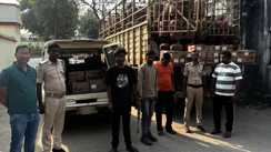 Bihar News : मोतीहारी में उत्पाद विभाग की टीम ने गैस सिलिंडर की आड़ में शराब तस्करी का किया खुलासा, ट्रक के तहखाने से बरामद की लाखों रूपये की शराब, तीन तस्करों को किया गिरफ्तार