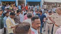 लावारिस बाइक जब्त करने पर युवक ने थानाध्यक्ष को दी जान से मारने की धमकी, दो घंटे तक किया सड़क जाम