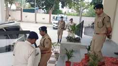 Bihar News : मुजफ्फरपुर में डीआईजी ने 'गोद' लिए गए सदर थाने का किया औचक निरीक्षण, कहा- 'इसे बनाएंगे मॉडल थाना'