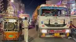 Bihar News: Bihar News: दुर्गा पूजा में रात 2 बजे तक भारी वाहनों के प्रवेश पर थी रोक, मुख्य सड़कों पर पहुंचे ट्रक