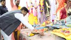 Mahanavami 2026 : महानवमी पर पूर्व मंत्री मुकेश सहनी ने पूजा पंडालों में मां दुर्गा के किए दर्शन, देश- प्रदेश में की सुख-समृद्धि की कामना