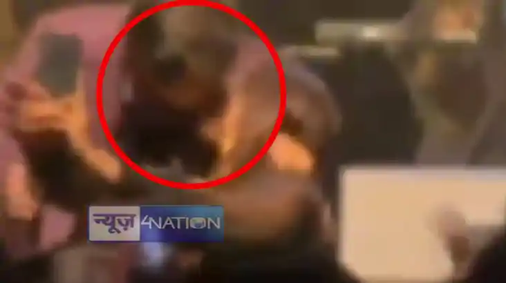 ये क्या हो गया इमरान हाशमी बन गए उदित नारायण! सारेआम महिला क