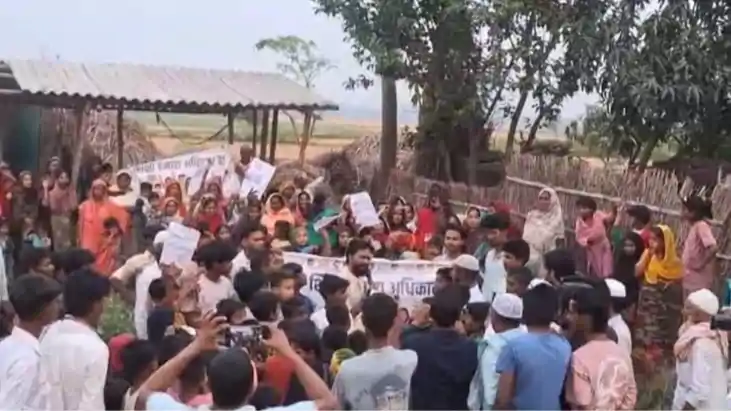 Bihar News : बेतिया में निबंधन अटकने से नहीं बना स्कूल, तीन 