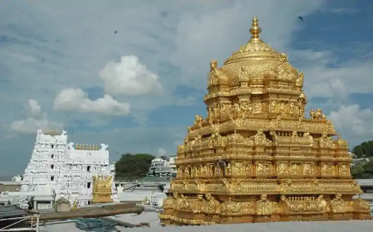 Tirupati temple - तिरूपति मंदिर में अज्ञात भक्त ने दान किया 