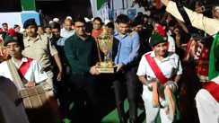 Bihar Sport News : राजगीर में हीरो एशिया कप 2025 की इस दिन से होगी शुरुआत, पुरुष हॉकी चैम्पियनशिप ट्रॉफी गौरव यात्रा पहुंची बेतिया, लोगों ने किया जोरदार स्वागत  