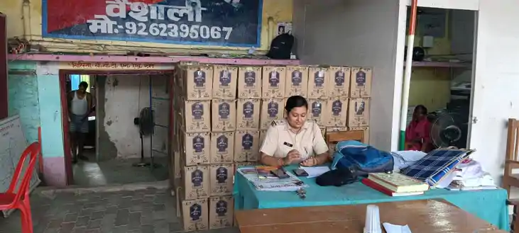 हरियाणा से मंगाई गई मेकडॉवल और आईबी की 698 कार्टन अंग्रेजी श