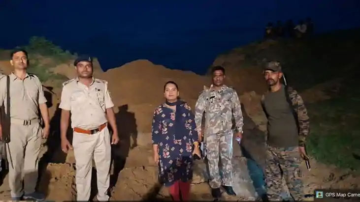बांका में अवैध बालू खनन पर प्रशासन का शिकंजा: 4 वाहन जब्त, 4