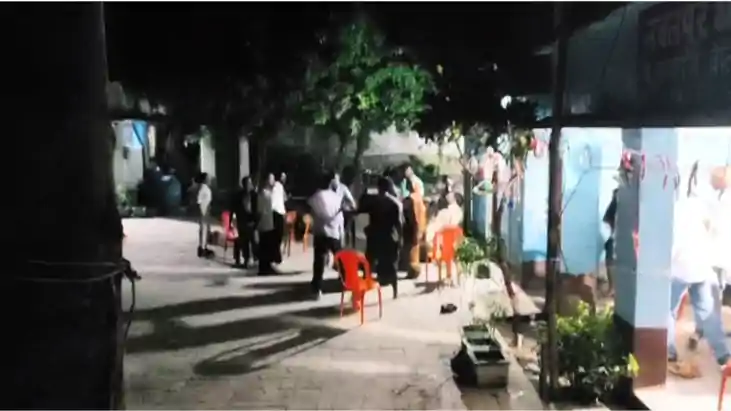 Bihar News : बेतिया में नवलपुर थाने पर उपद्रवियों ने बोला धा