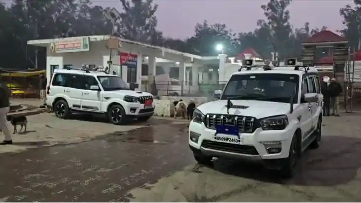 Bihar Crime : थावे मंदिर में भीषण चोरी के बाद पुलिस ने की का