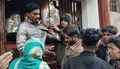 पकड़ौआ विवाह 2.0: प्रेमिका से मिलने पहुंचा था आशिक, ग्रामीणों ने 'कुटाई' के बाद मंदिर में रचा दी शादी!