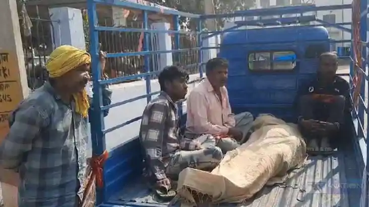 BIHAR CRIME - सोन नदी के किनारे मिला युवक का शव, पिता बोले -
