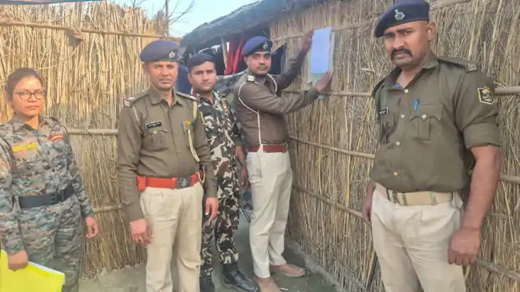 Proclamation Pressure 7 Lakh Robbery Accused Surrenders