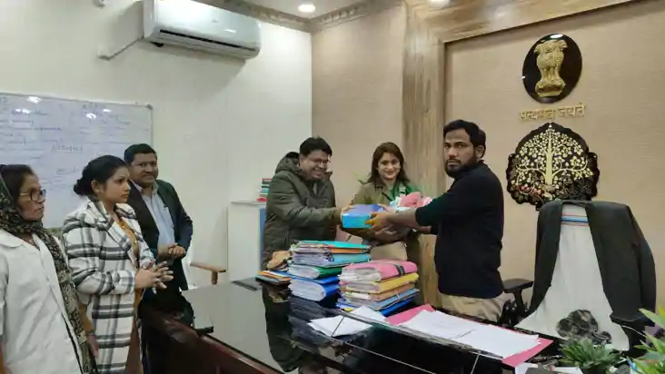  BIHAR NEWS - नवजात बच्ची को मां ने मरने के लिए छोड़ा, मुंबई