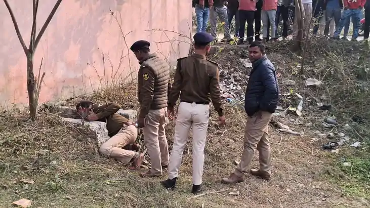 Bihar News : दरभंगा में पुलिस को चकमा देकर अंडरग्राउंड नाले 