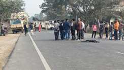 Bihar News : मुजफ्फरपुर में मनीष हत्याकांड पर बवाल, पुलिस ने बिना शिनाख्त किए जलाया शव, आक्रोशित परिजनों ने NH-28 किया जाम