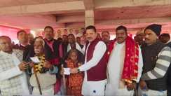 Bihar News : भोजपुर के बड़हरा में जदयू का चला महा-अभियान, छोटू सिंह के नेतृत्व में हजारों लोगों ने ली पार्टी की सदस्यता, 5500 जरुरतमंदों के बीच बांटा गया कंबल